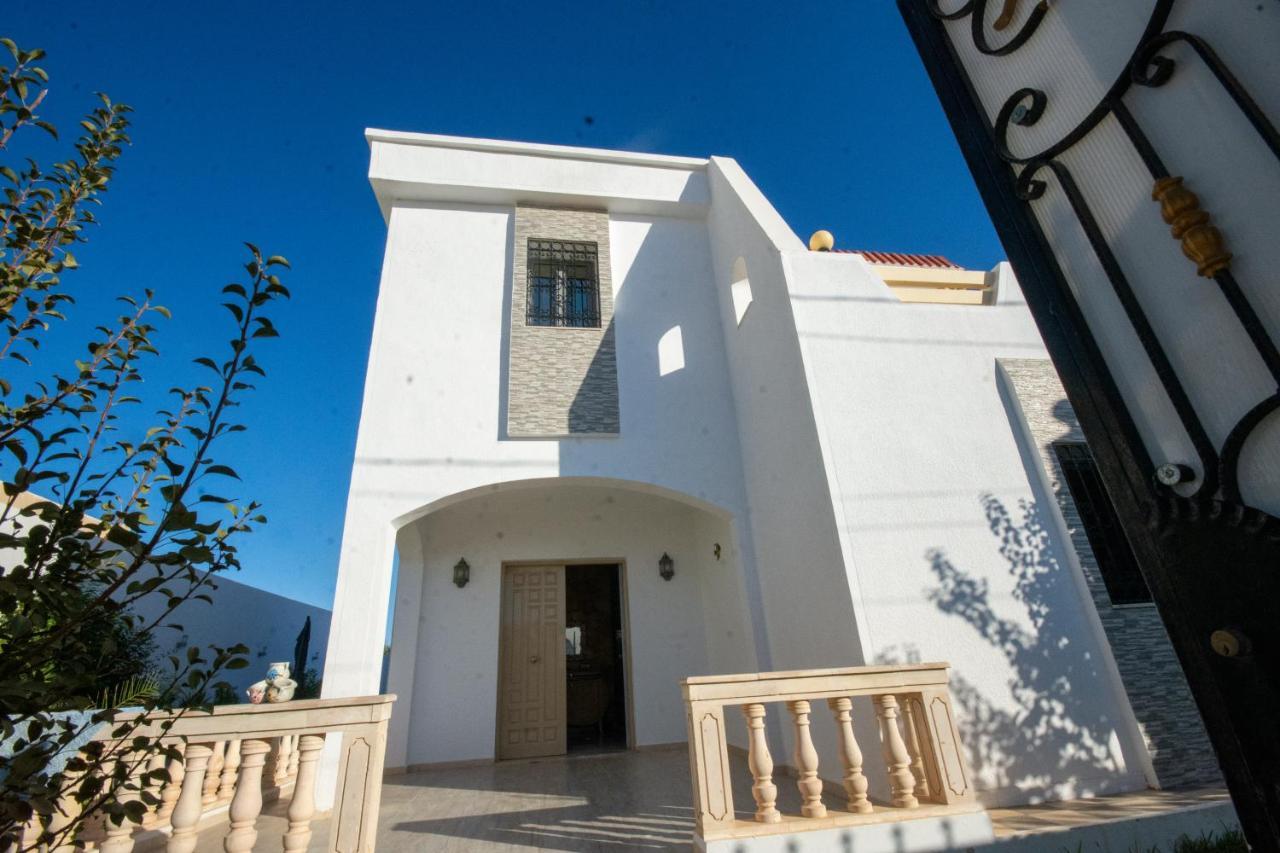 Villa Meublee Avec Piscine Et Abri De Voiture Erriadh Exteriör bild