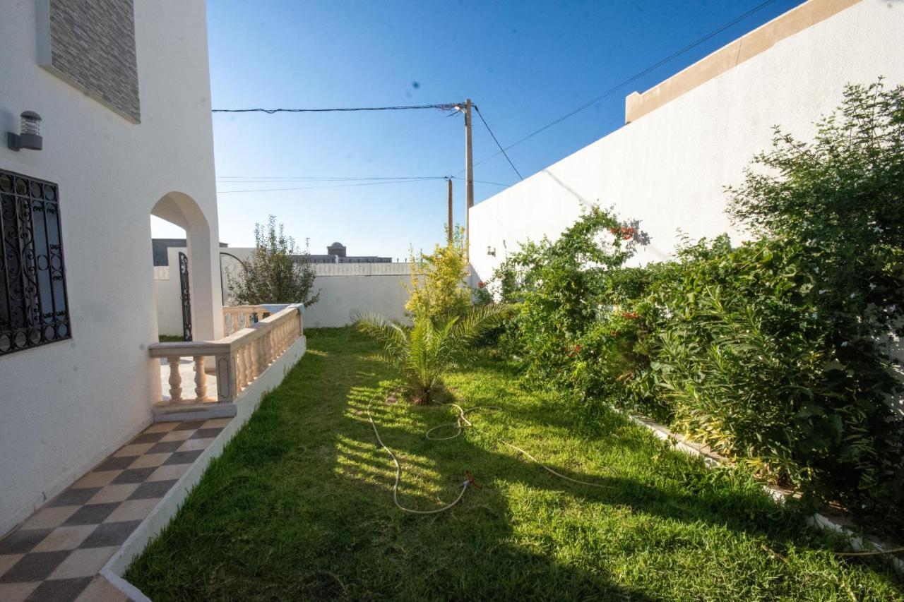 Villa Meublee Avec Piscine Et Abri De Voiture Erriadh Exteriör bild
